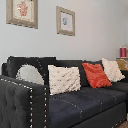 Stylish 2 Bedroom Home Close 2 Dtown, Nas, And Bch