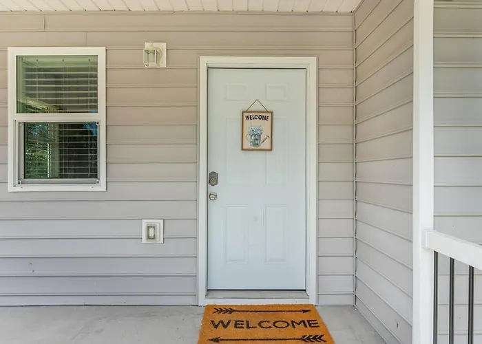 Stylish 2 Bedroom Close 2 Dtown, Nas, And Bch 3*