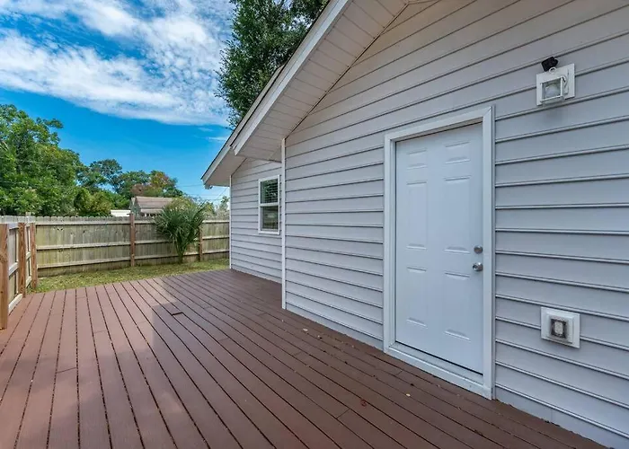 Stylish 2 Bedroom Close 2 Dtown, Nas, And Bch 3*