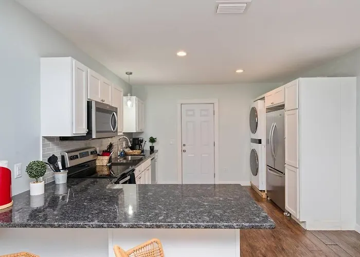 Hotel Stylish 2 Bedroom Close 2 Dtown, Nas, And Bch 3*