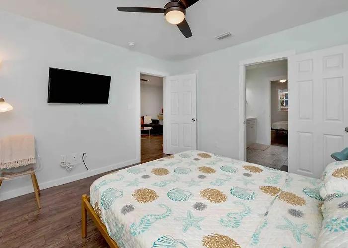 Stylish 2 Bedroom Close 2 Dtown, Nas, And Bch